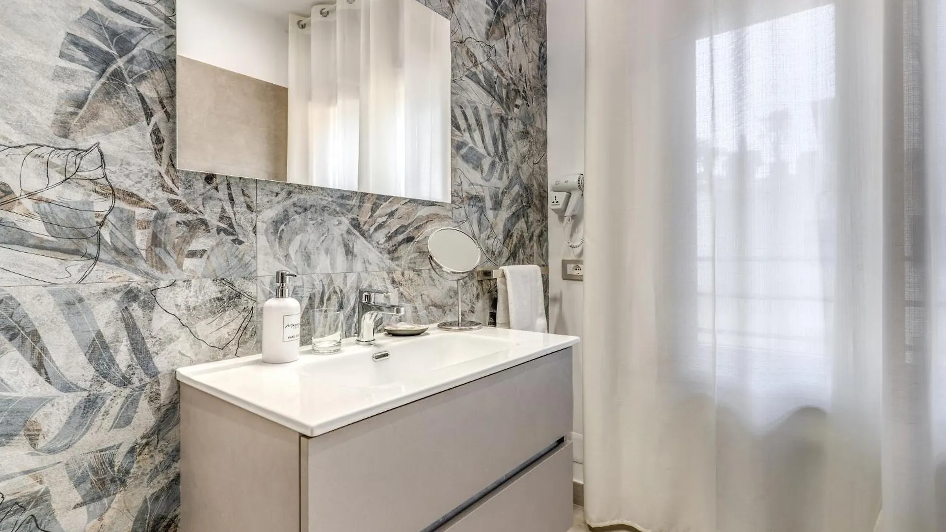 Marmolo Room Naples Guest house