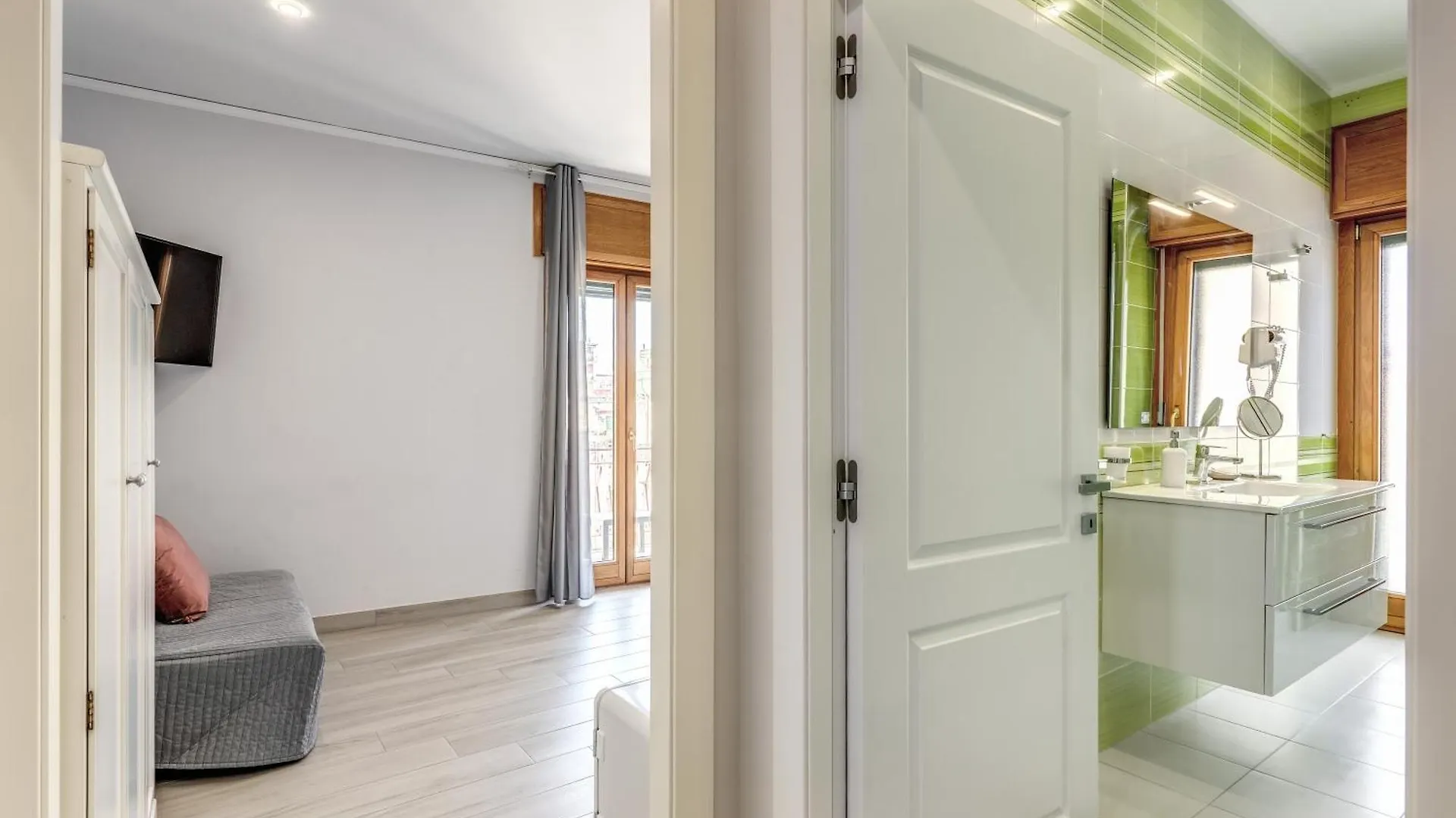 Marmolo Room Naples Guest house